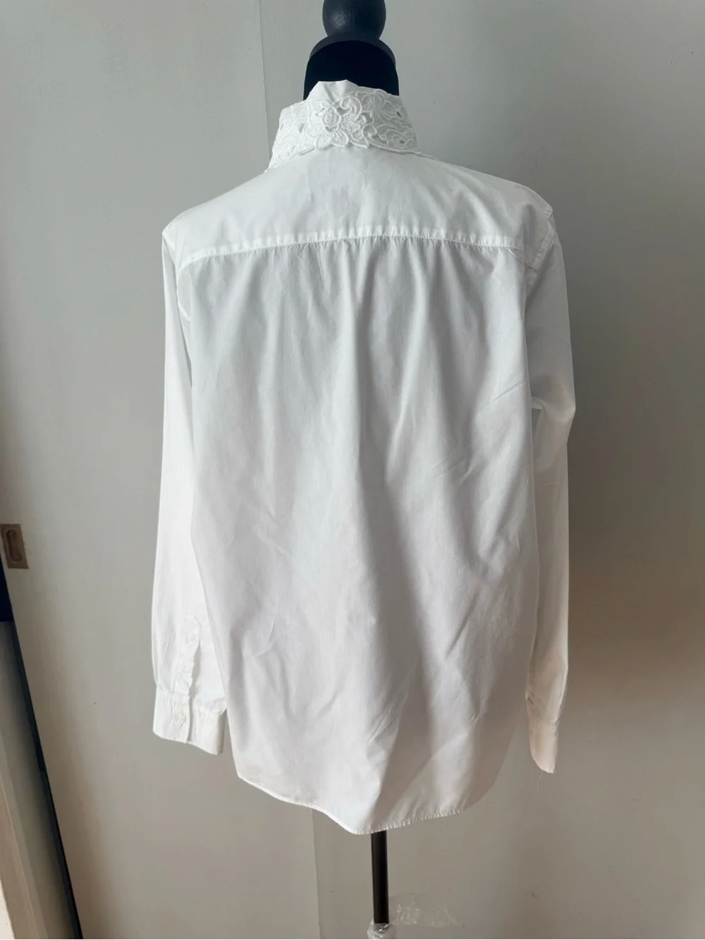 J. Crew White Button-Up Shirt with feminine Lace Collar  100%cotton